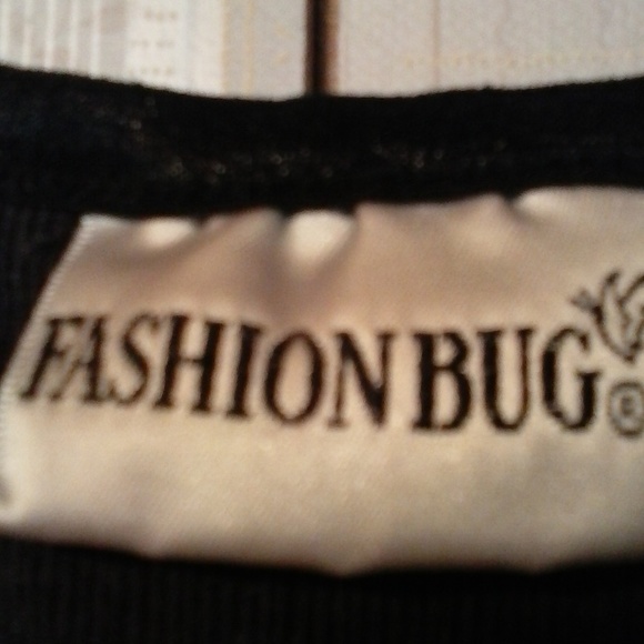 FASHION BUG WOMEN'S BLACK SHORT SLEEVE V-NECK TOP - Picture 2 of 3